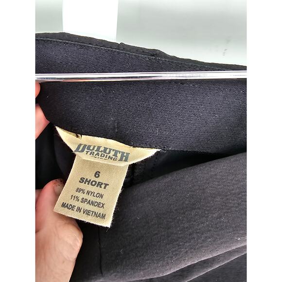 Duluth Tarding Co womens Sz 6 Short Cropped Slim Leg Nylon Pants Black Pull On - Picture 3 of 4